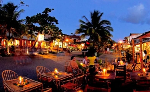 Do nascer ao pôr do sol: um dia perfeito na Praia do Forte